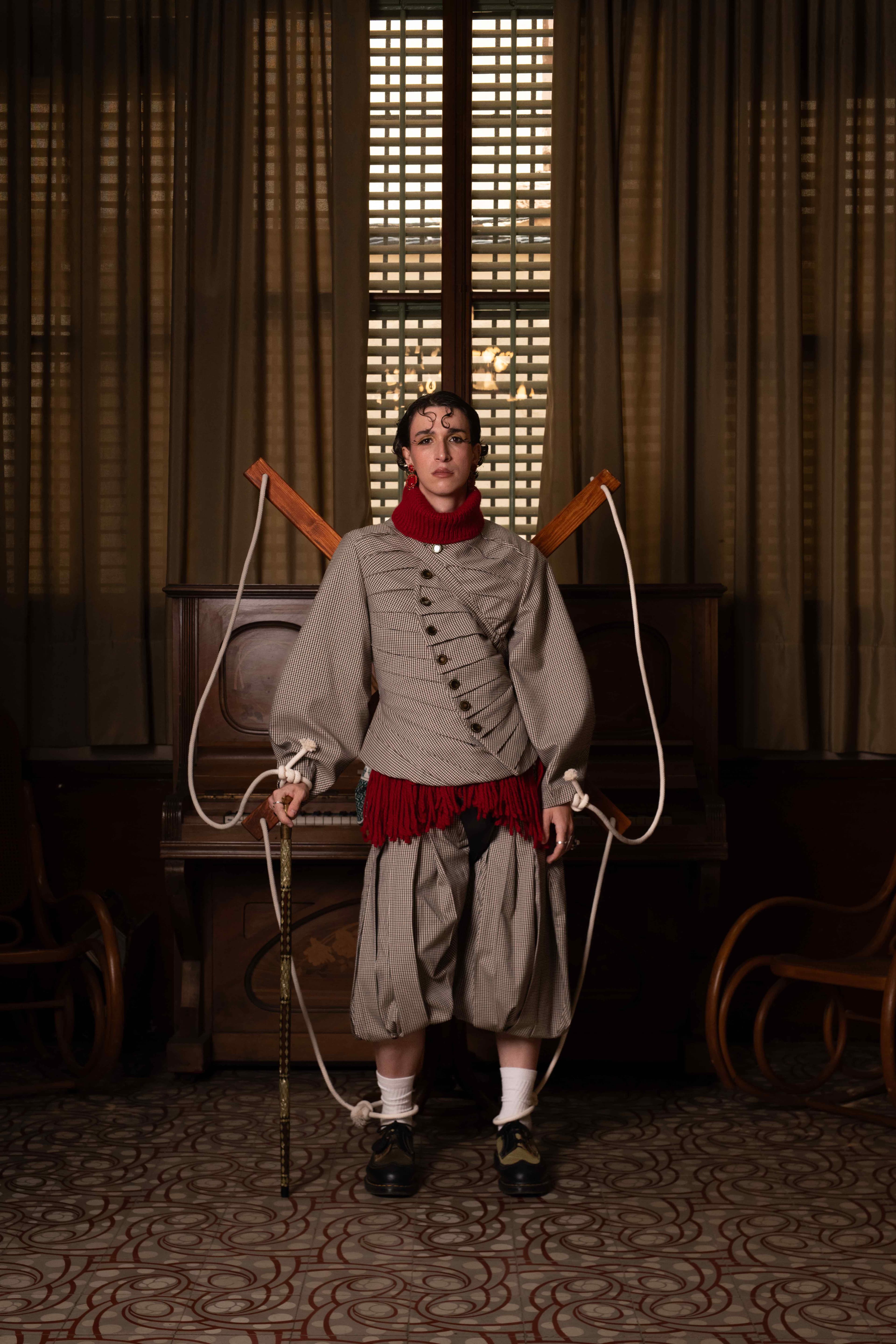 Puppet Riot FW25 by Mona — Look 1, theatrical fashion design Barcelona
